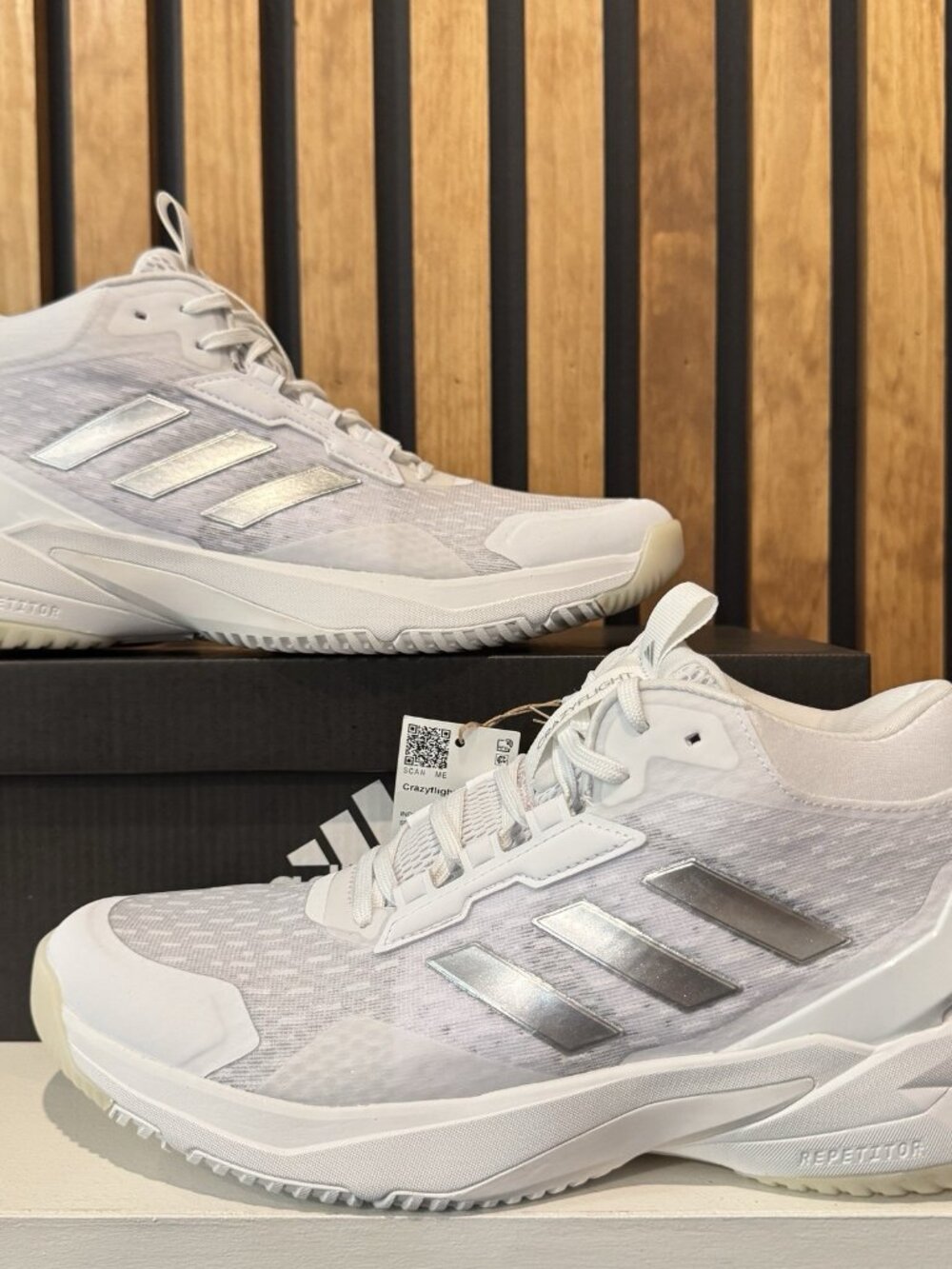 SIZE 10.5 WOMENS - adidas CrazyFlight 6 Mid Elite Volleyball Shoes White HP7030